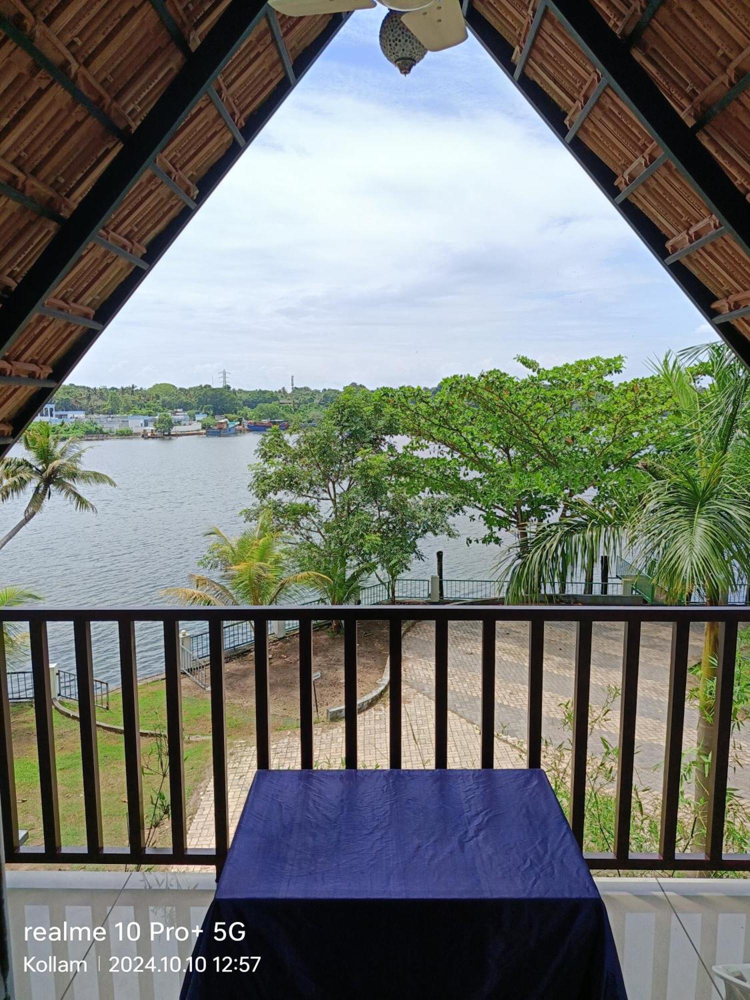 Ripples Backwater Resort, Kollam Exterior photo