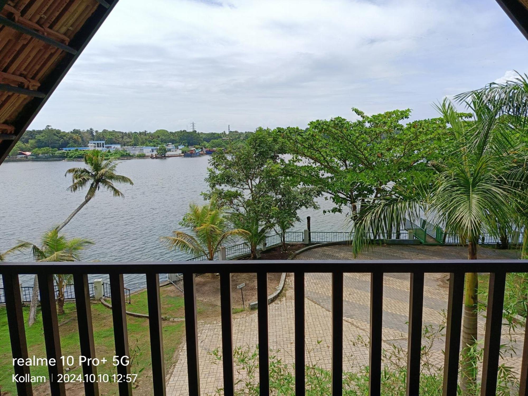 Ripples Backwater Resort, Kollam Exterior photo